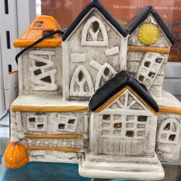 Light-Up Haunted House Flickering Light Luminary - Picture 6 of 8